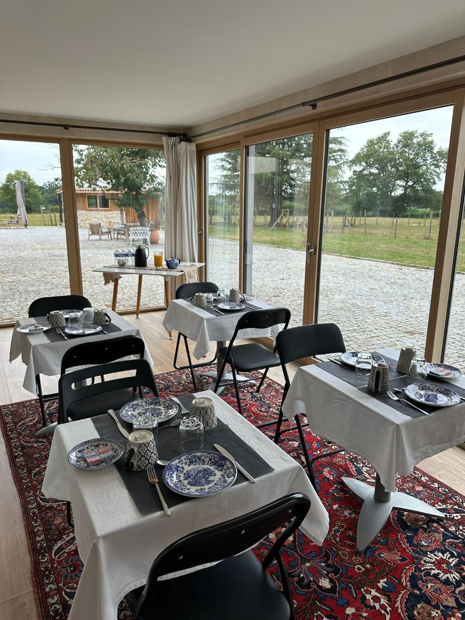 Hotel Fantastic Petit Beauval à Saint-Sulpice-et-Cameyrac Extérieur photo