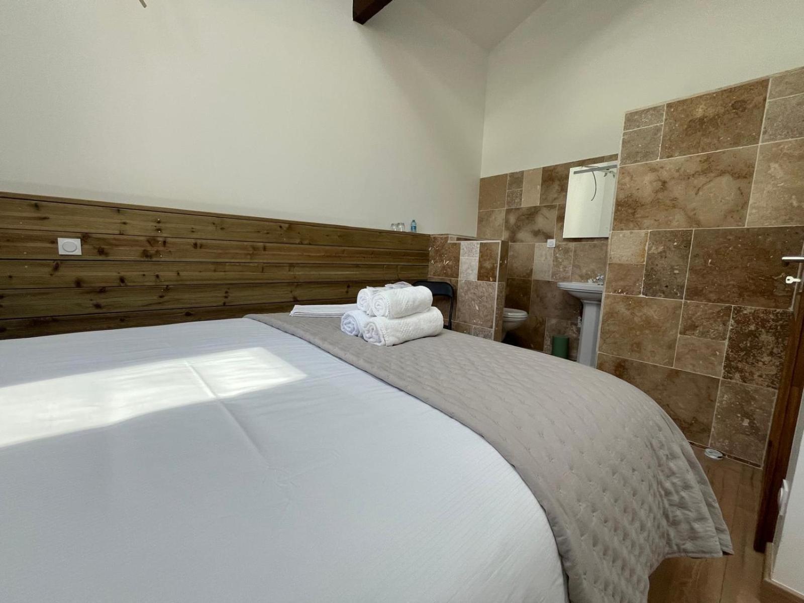 Hotel Fantastic Petit Beauval à Saint-Sulpice-et-Cameyrac Extérieur photo