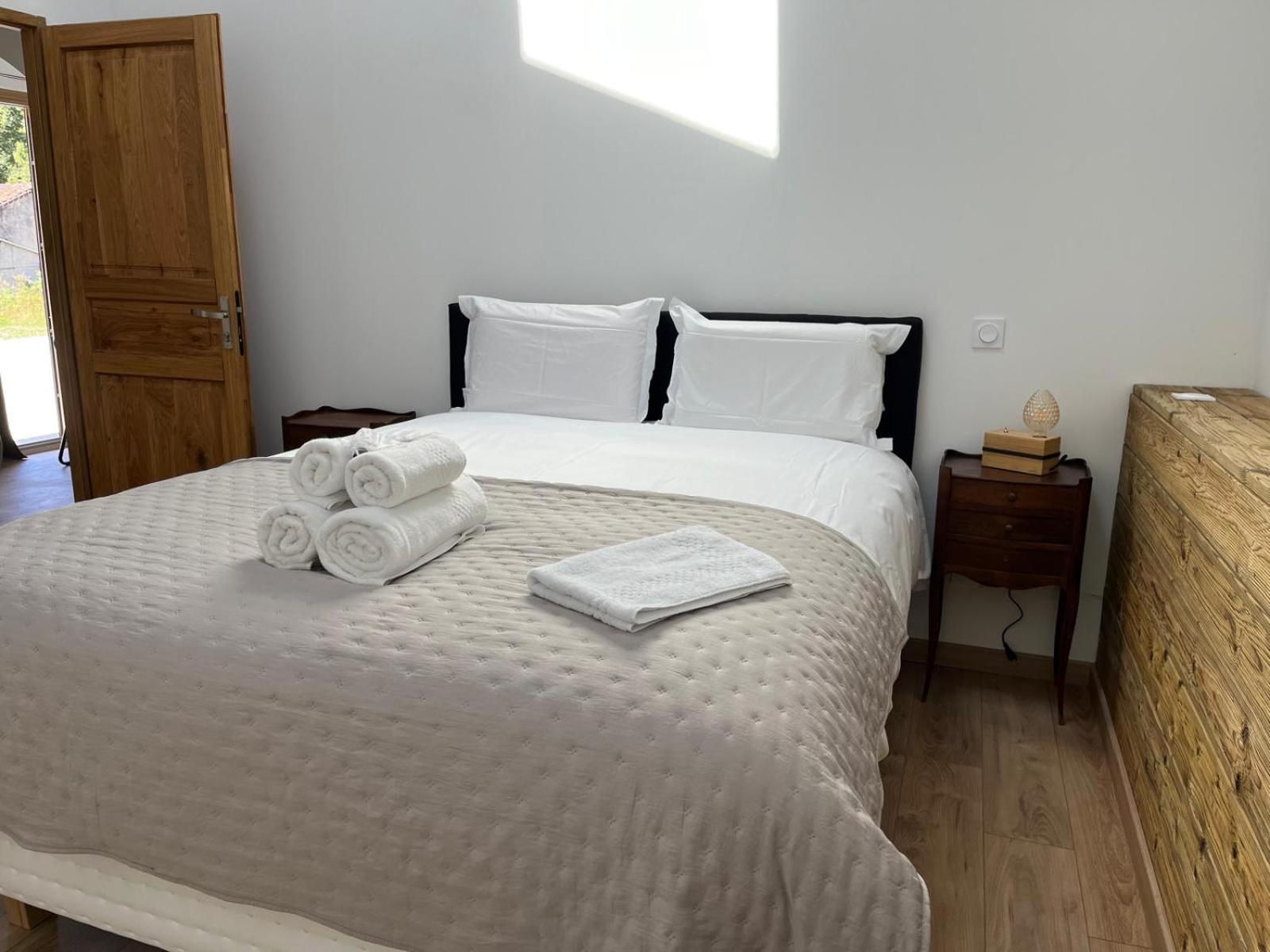 Hotel Fantastic Petit Beauval à Saint-Sulpice-et-Cameyrac Extérieur photo