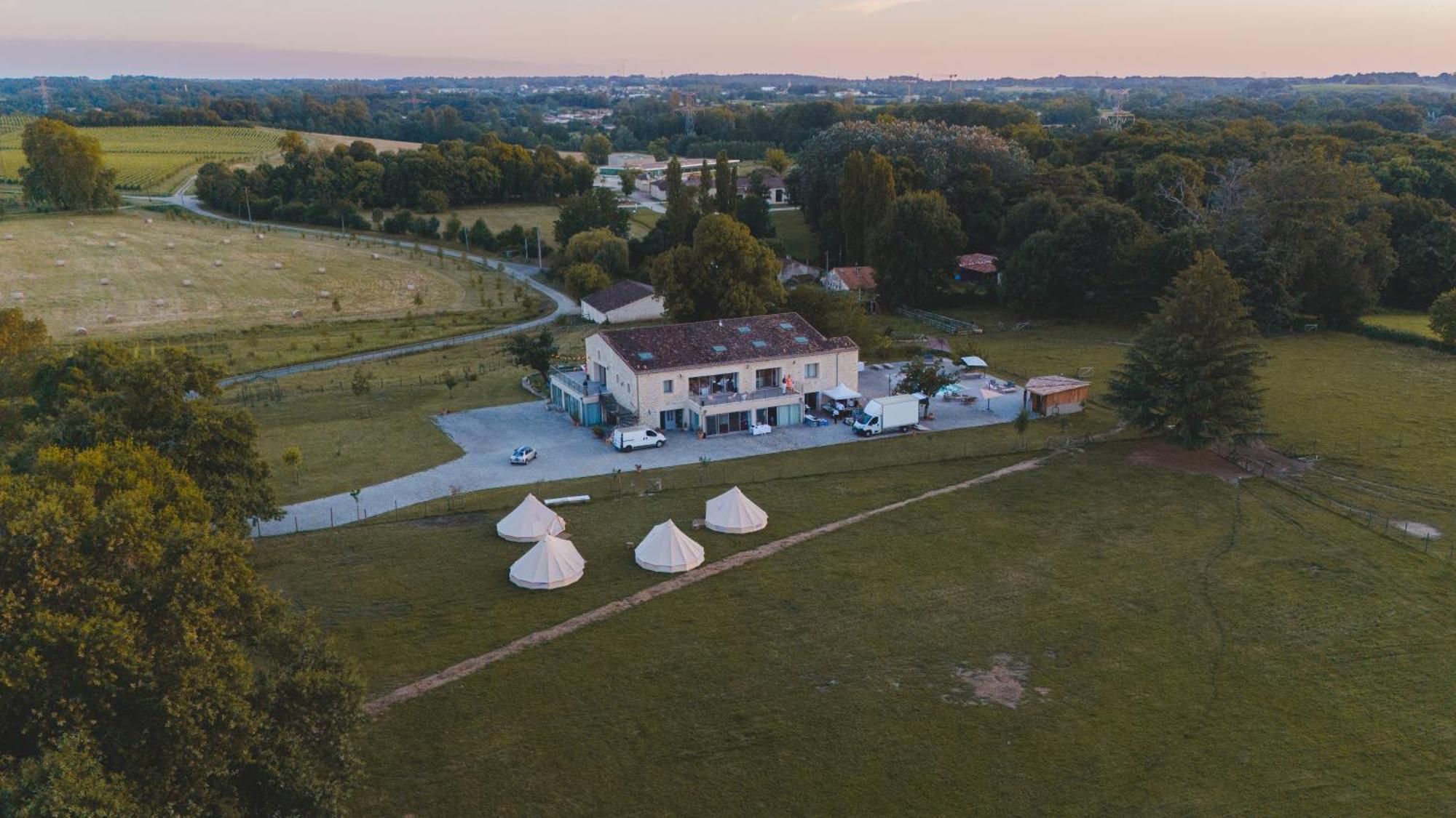 Hotel Fantastic Petit Beauval à Saint-Sulpice-et-Cameyrac Extérieur photo